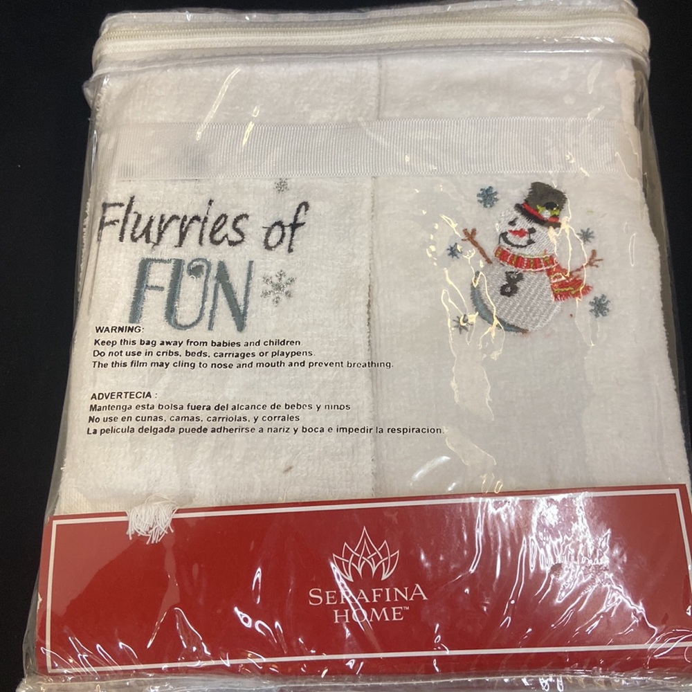 Serafina Home Christmas / Holiday Finger Tip Towels - set of 4 - Picture 2 of 5